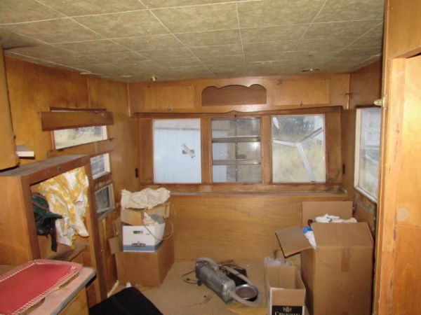 VINTAGE 16 FOOT TRAVEL TRAILER