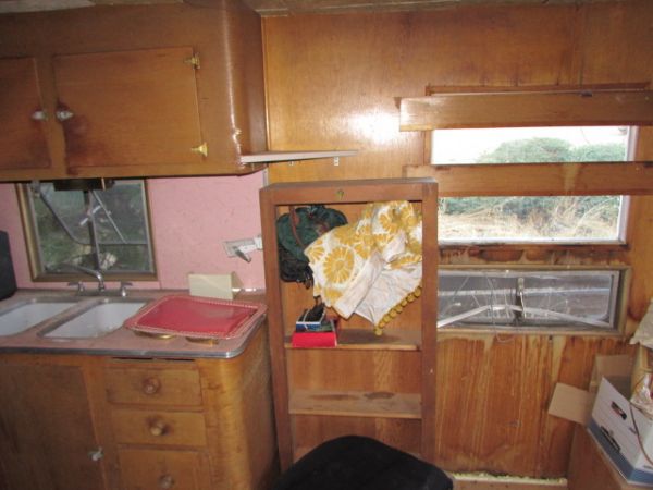 VINTAGE 16 FOOT TRAVEL TRAILER