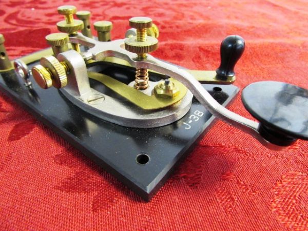 WWII ERA J-38 MORSE CODE TELEGRAPH KEY