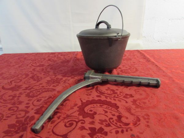CAST IRON BEAN POT WITH HANGER