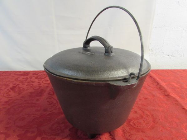 CAST IRON BEAN POT WITH HANGER