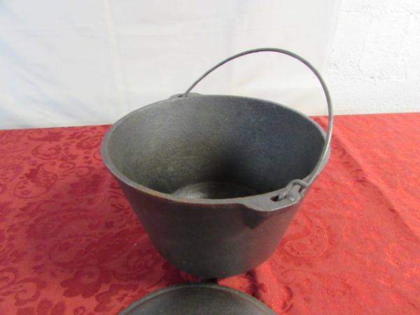 CAST IRON BEAN POT WITH HANGER