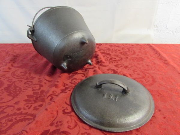 CAST IRON BEAN POT WITH HANGER