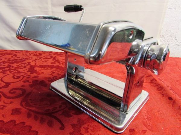 VINTAGE PASTA MAKING EQUIPMENT - PERFECT FOR PASTA OR CRAFTS.