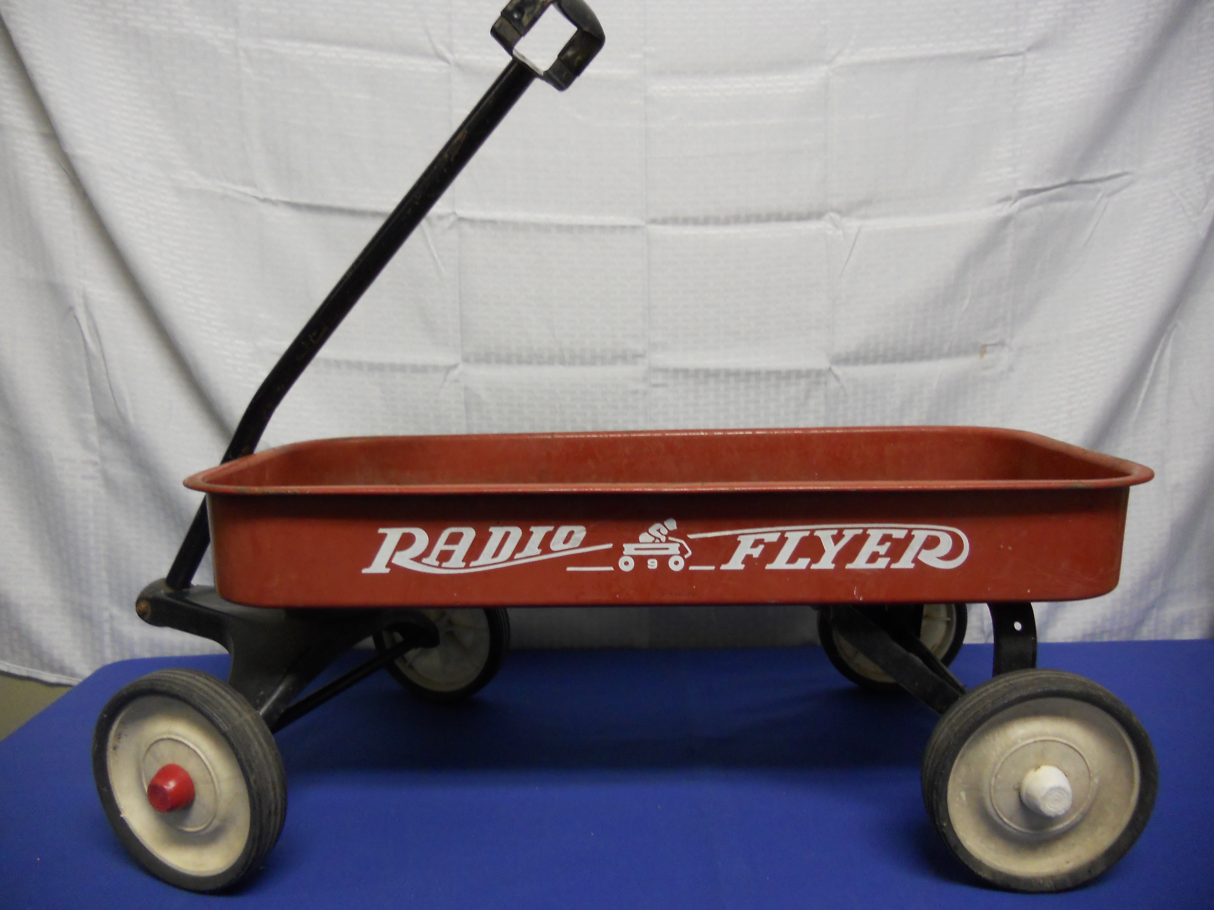 Lot Detail A QUALITY 24" RADIO FLYER WAGON.