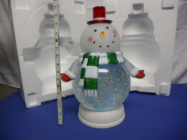 BIG 16 BATTERY POWERED SNOWMAN/SNOW GLOBE
