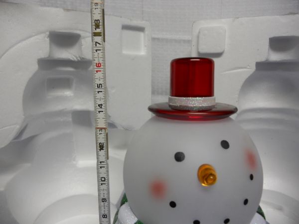 BIG 16 BATTERY POWERED SNOWMAN/SNOW GLOBE