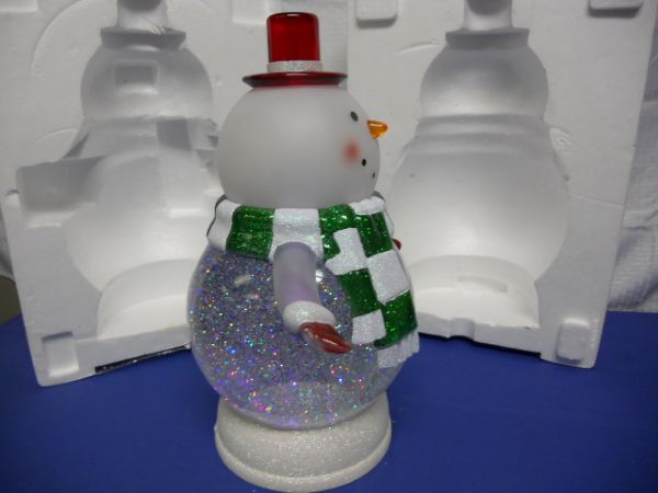 BIG 16 BATTERY POWERED SNOWMAN/SNOW GLOBE