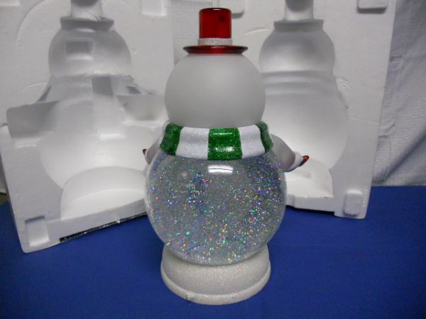 BIG 16 BATTERY POWERED SNOWMAN/SNOW GLOBE