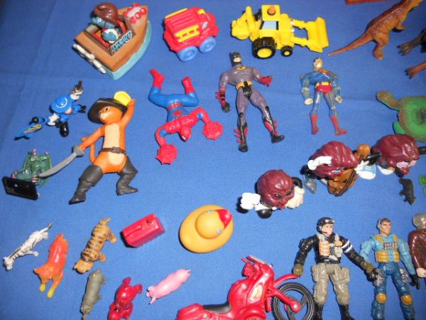 TOY ARMY MEN &MORE