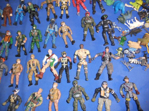 TOY ARMY MEN &MORE