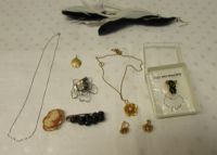 VINTAGE JEWELRY & BUTTON LOT - SILVER CHAIN, OPAL & MORE