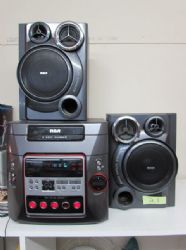 VERY NICE RCA AM/FM / 5 CD CHANGER WITH BASS BOOST