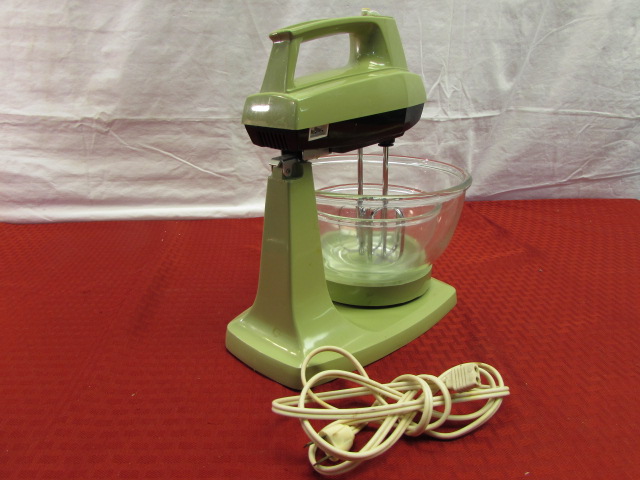 Vintage Green R-12B IONA 12 Speed Hand Held Electric Mixer