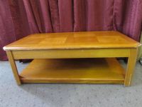 OAK COFFEE TABLE WITH LIFT UP TOP AND STORAGE!