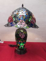 BEAUTIFUL  LIMITED EDITION TIFFANY STYLE STAINED GLASS LAMP 