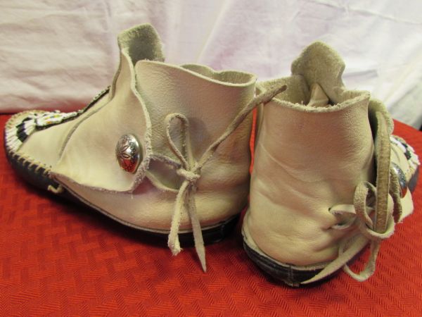 AUTHENTIC VINTAGE BEADED LEATHER MOCCASINS 