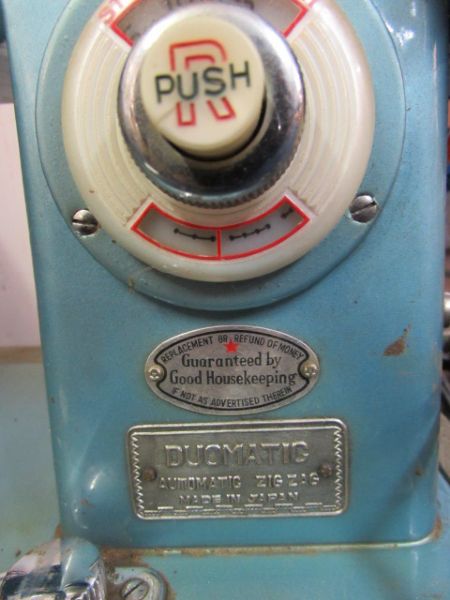 VINTAGE MORSE PORTABLE TZ 50 SEWING MACHINE WITH ZIG ZAG.