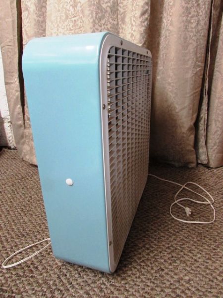 RETRO BLUE BOX FAN
