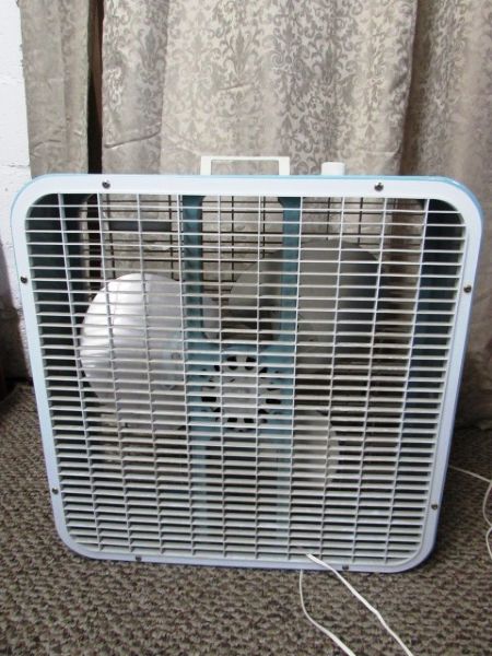 RETRO BLUE BOX FAN