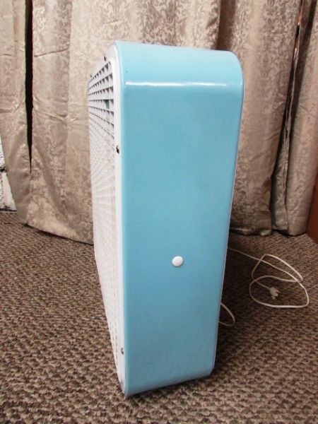 RETRO BLUE BOX FAN
