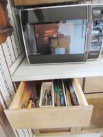 GENERAL ELECTRIC MICROWAVE, LOTS OF NICE VINTAGE KITCHEN KNIVES & MORE