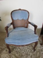 HIGH QUALITY & LOVELY VINTAGE CARVED WOOD CHAIR