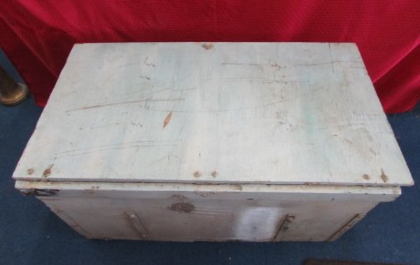 RUSTIC WOOD CHEST