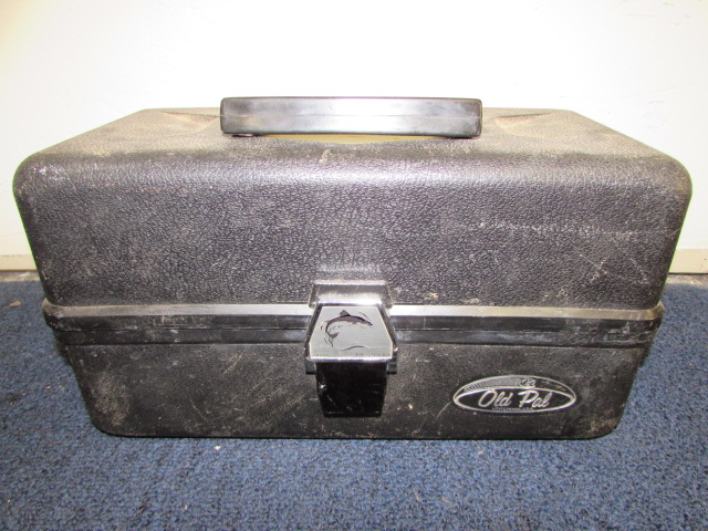 Lot Detail - VINTAGE OLD PAL TACKLE BOX WITH LOTS OF FISHING SUPPLIES