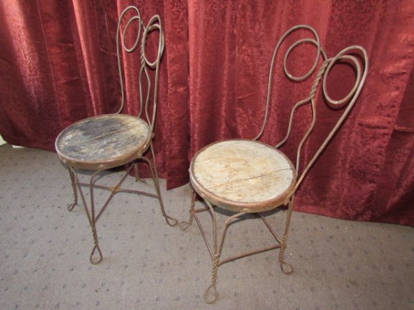 VINTAGE WROUGHT IRON ICE CREAM PARLOR PATIO TABLE  SET & 4 FABULOUS CUSHIONS