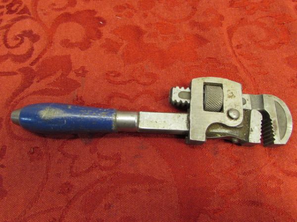 WORKING VINTAGE SOLDERING IRON, HAND DRILL & MINI PIPE WRENCH