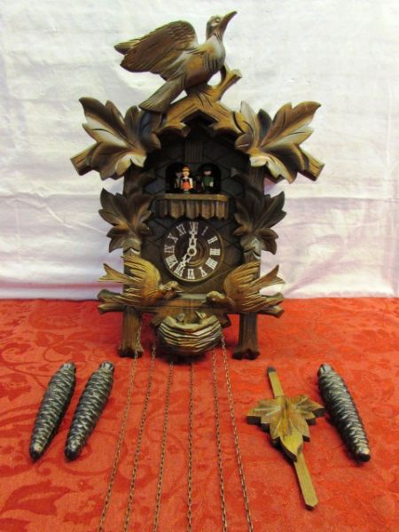 CHARMING VINTAGE SCHNEIDER SOHNE CUCKOO CLOCK - DANCERS & BIRDS