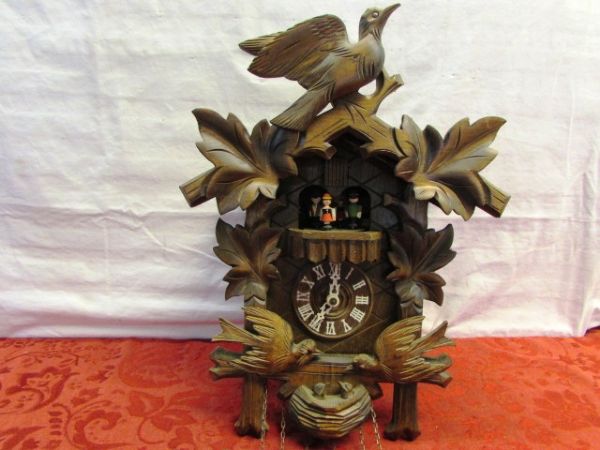CHARMING VINTAGE SCHNEIDER SOHNE CUCKOO CLOCK - DANCERS & BIRDS