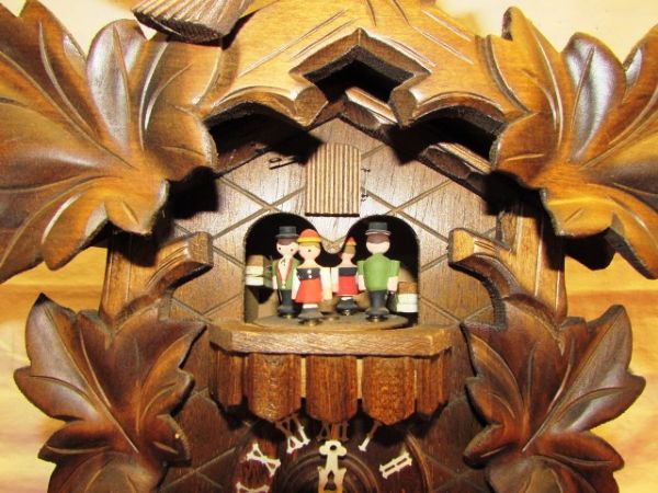 CHARMING VINTAGE SCHNEIDER SOHNE CUCKOO CLOCK - DANCERS & BIRDS