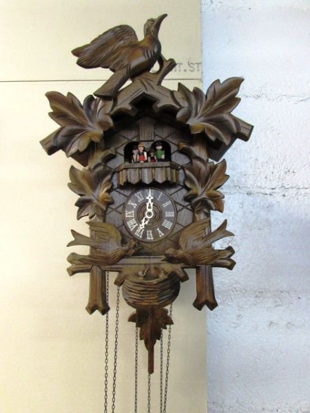 CHARMING VINTAGE SCHNEIDER SOHNE CUCKOO CLOCK - DANCERS & BIRDS