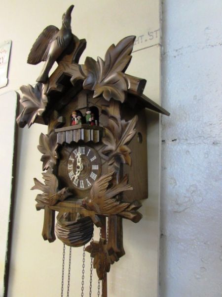 CHARMING VINTAGE SCHNEIDER SOHNE CUCKOO CLOCK - DANCERS & BIRDS