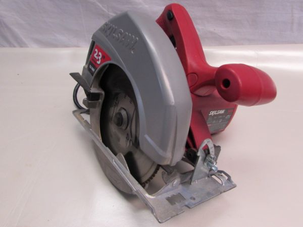 NICE  2.3 HP 7 1/4 SKILL SAW 5400 PLUS BLADES 