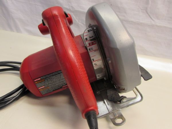 NICE  2.3 HP 7 1/4 SKILL SAW 5400 PLUS BLADES 