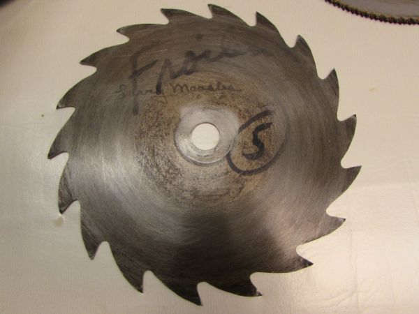 NICE  2.3 HP 7 1/4 SKILL SAW 5400 PLUS BLADES 