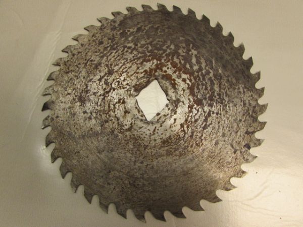 NICE  2.3 HP 7 1/4 SKILL SAW 5400 PLUS BLADES 