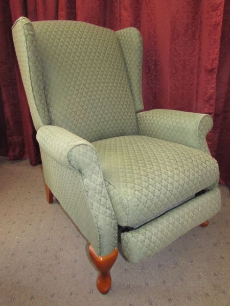 ELEGANT LAZY BOY WING BACK RECLINER IN VERY GOOD CONDITION 