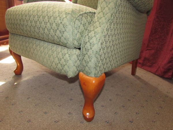 ELEGANT LAZY BOY WING BACK RECLINER IN VERY GOOD CONDITION 