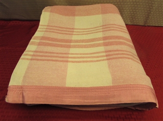 LARGE & PRETTY WOOL BLANKET IN VERY GOOD CONDITION