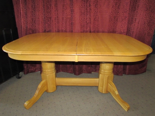 OAK DOUBLE PEDESTAL DINING ROOM TABLE WITH LEAVES EXPANDS TO BANQUET SIZE!