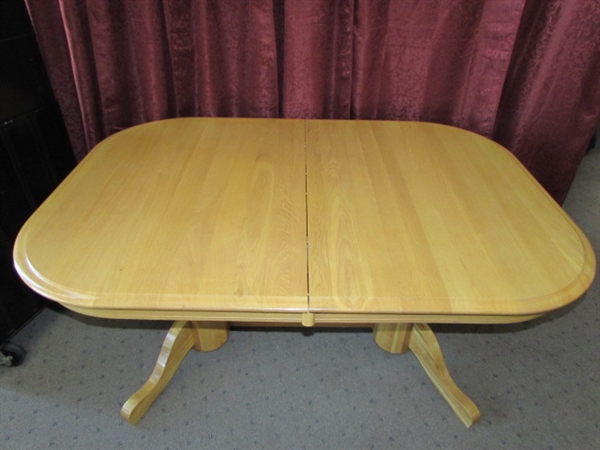 OAK DOUBLE PEDESTAL DINING ROOM TABLE WITH LEAVES EXPANDS TO BANQUET SIZE!