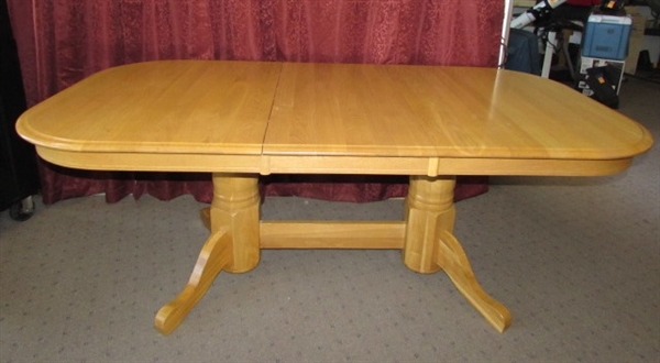 OAK DOUBLE PEDESTAL DINING ROOM TABLE WITH LEAVES EXPANDS TO BANQUET SIZE!