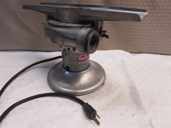 CHECK THIS OUT - LITTLE GIANT VINTAGE ELECTRIC CHALK  BOARD ERASER CLEANER 