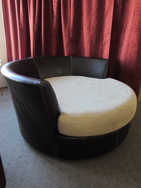 Lot Detail The Coolest Chair Ever Large Round Swivel Pod