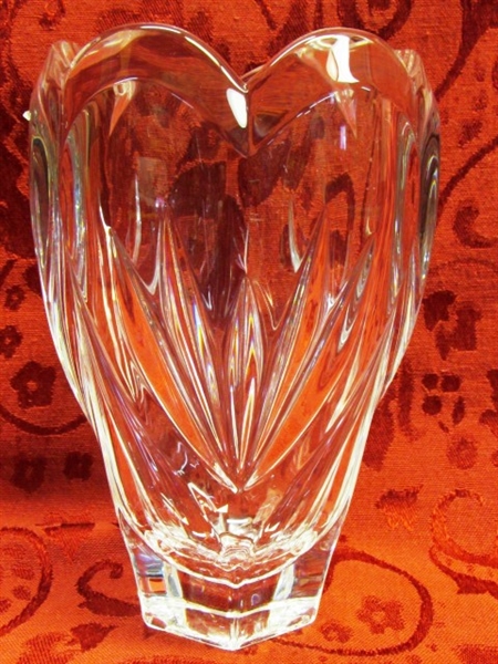 LUXURIOUS MARQUIS WATERFORD LEAD CRYSTAL VASE