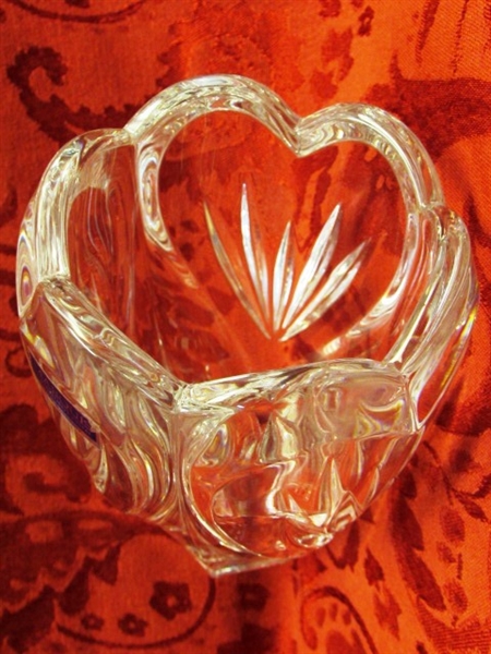 LUXURIOUS MARQUIS WATERFORD LEAD CRYSTAL VASE